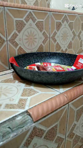 YOSHIKAWA/MINOWA Seri MB: Frypan Marmer dengan Gagang Coklat Motif Kayu