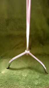 stand patung besi gepeng /kaki besi patung