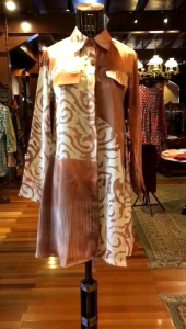 Silsim Tunik by Dian Pelangi LIMITED EDITION Blouse Baju Atasan Kemeja Blus Outfit OOTD Busui Casual Formal Kerja Kantor Pesta Pernikahan Kondangan Wanita Hijaber Cantik Anggun Modis Modern Elegan Mewah Model Korea Terbaru Motif Batik Abstrak Kekinian