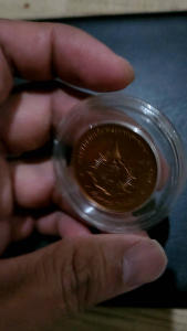 เหรียญในหลวง รัชกาลที่ 9 มหามงคลเฉลิมพระชนมพรรษา 6 รอบ 5 ธันวาคม 2542 ทรงฉลองพระองค์ชุดกษัตริย์ ทรงพระมาลา บล็อกกษาปน์