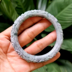 กำไลหยก หยกพม่าแท้ แกะสลักลวดลาย ไซส์ 57.0 (#2)