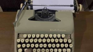 Typewriter Different Unit Available | with 3 Brandnew Ribbon