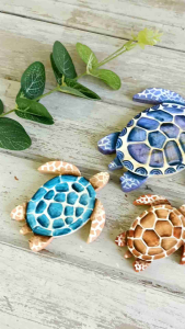 เต่าทะเล ทำจากไม้สัก ผลิตในไทย ฝูงเต่าไม้ติดผนัง  เพ้นท์ลายด้วยสีอะคริลิค (3 ตัว/ชุด) ธีมทะเล