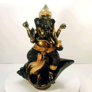 พระพิฆเนศปางทรงสังข์หอยสังข์ฐาน 7.5 นิ้วความสูง 10 นิ้ว เนื้อมวลสารเเร่เหล็กน้ำพี้ จากบ่อเหล็กน้ำพี้ จังหวัดอุตรดิตถ์