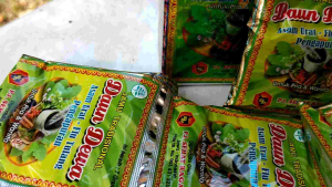 Daun Dewa Original Jamu tradisional berkhasiat Mengobati stroke diabetes melawan kanker dll