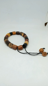 Gelang Kayu Kemuning Gading: Desain Unik & Bahan Alami