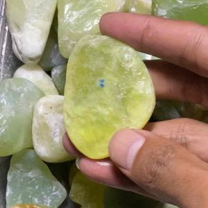 Batu akik giok air hijau / bongkahan giok air hijau / bahan batu giok natural 100%