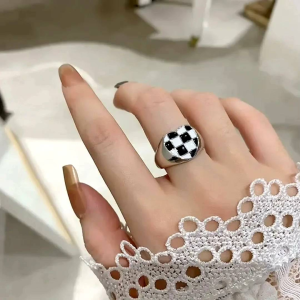 Cincin Elegan Desin Papan Catur Love (Adjustable)