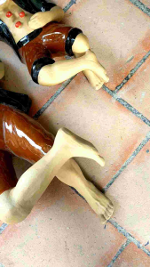 Tượng gốm há miệng chờ sung