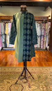 Meriz Tunik Katun by Dian Pelangi LIMITED EDITION Blouse Baju Atasan Kemeja Blus Outfit Casual Formal Kerja Kantor Pesta Pernikahan Kondangan Wanita Hijaber Cantik Anggun Modis Modern Elegan Mewah Model Korea Terbaru Motif Batik Cap Hand Made Kekinian