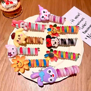 1 pcs Ikat Rambut Spiral Boneka Motif Sanrio - Kuncir Rambut Spiral Sanrio Ikat Rambut Anak Ulir Karakter Lucu Kuncir Rambut Boneka Kuncir Rambut Spiral
