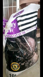 ทรายแมวเบนโทไนท์ ถูกและดี กลิ่นลาเวนเดอร์ Fluffy PAW ขนาด 10 ลิตร 1 แพค