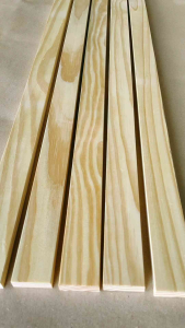 ไม้สนท่อนบราซิลไสเรียบ หนา1.4เซน   กว้าง4เซน   ยาว120เซน (5ท่อน)
