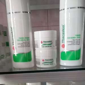 Paket THERASKIN Normal Glowing: Perawatan Kulit Normal
