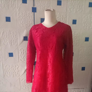 Baju Kebaya Brukat Merah: Elegan dan Menawan