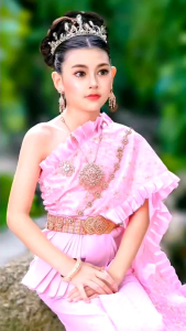 ชุดไทยสไบเด็กหญิงคู่กับผ้าถุงจับจีบผ้าใหมทอลาย ชุดไทยวันลอยกระทง ชุดประกวดนางนพมาศ(แถมเข็มขัด เข็มกลัด สังวาลย์)