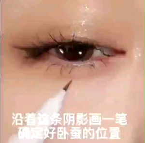 bút vẽ bọng mắt cười và vẽ nếp mí