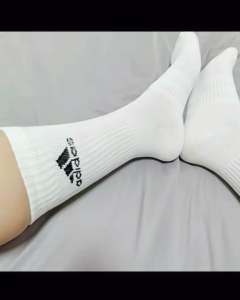 Tất Đen Trắng Nam Nữ Cổ Cao 22-25CM LOGO ĐÁT Hàn Quốc đi kèm với dép lông siêu xinhh