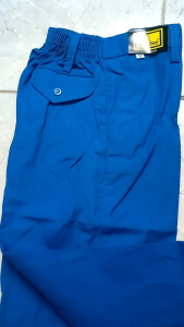 Celana panjang sekolah anak laki-laki warna biru Benhur TK dengan bahan famatex elastis di pinggang saku depan cocok untuk anak.