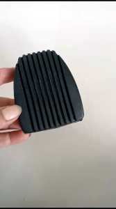 KARET INJAKAN PEDAL REM DAN KOPLING HINO LOHAN ORI ( HARGA 1 PCS)