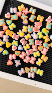 20gram manik glossy candy motif kupu pita love hati rabbit kelinci bunny\\n\\n Apa Itu Produk E-Commerce Manik Manis?\\n\\nProduk e-commerce manik manis adalah aksesori dekorasi pesta yang memiliki desain unik untuk aksesoris. Manik glossy candy motif kupu pita love hati rabbit kelinci bunny adalah salah satu contoh produk tersebut. Dengan desain yang menarik dan beragam, manik-manik ini dapat digunakan sebagai hiasan pada berbagai acara pesta dan keperluan dekorasi lainnya.\\n\\n Desain Unik Untuk Aksesoris\\n\\nManik glossy candy motif kupu pita love hati rabbit kelinci bunny memiliki desain unik yang menarik perhatian pengguna. Desain ini mencakup berbagai tema seperti kupu-kupu, pita, hati, dan kelinci, yang dapat disesuaikan dengan kebutuhan dekorasi pesta Anda. Selain itu, manik-manik ini juga memiliki warna-warna cerah dan glossy yang menambah keindahan dekorasi Anda.\\n\\n Aksesori Dekorasi Pesta\\n\\nManik glossy candy motif kupu pita love hati rabbit kelinci bunny adalah aksesori dekorasi pesta yang cocok untuk berbagai jenis acara, seperti ulang tahun, pernikahan, dan pesta anak-anak. Dengan menggunakan manik-manik ini, Anda dapat memberikan sentuhan kreatif pada dekorasi pesta Anda dan membuatnya lebih menarik bagi tamu undangan.\\n\\n Bagaimana Menggunakan Manik Glossy Candy Motif Kupu Pita?\\n\\nBerikut adalah langkah-langkah dasar penggunaan manik glossy candy motif kupu pita:\\n\\n1. Pilih tema dekorasi pesta Anda dan sesuaikan dengan desain manik-manik yang tersedia.\\n2. Siapkan bahan-bahan tambahan, seperti tali, jarum, dan perekat, jika diperlukan.\\n3. Mulailah membuat dekorasi pesta Anda dengan menggabungkan manik-manik dengan bahan-bahan tambahan.\\n4. Jika Anda ingin membuat hiasan yang lebih rumit, Anda dapat mencoba teknik-teknik khusus seperti merangkai atau melipat.\\n\\nBerikut adalah beberapa tips dan trik penggunaan manik glossy candy motif kupu pita:\\n\\n1. Gunakan variasi warna dan bentuk manik-manik untuk menciptakan dekorasi yang lebih menarik.\\n2. Jangan ragu untuk bereksperimen dengan kombinasi tema dan desain manik-manik.\\n3. Jika Anda baru mengenal teknik merangkai atau melipat, mulailah dengan desain yang lebih sederhana dan perlahan-lahan tingkatkan keterampilan Anda.\\n\\n Keunggulan Produk E-Commerce Manik Manis\\n\\nBerikut adalah beberapa kelebihan dan keunikan produk e-commerce manik manis:\\n\\n1. Desain unik dan menarik yang sesuai dengan berbagai tema dekorasi pesta.\\n2. Warna-warna cerah dan glossy yang menambah keindahan dekorasi.\\n3. Aksesori yang mudah digunakan dan dapat disesuaikan dengan kebutuhan dekorasi Anda.\\n4. Harga terjangkau yang cocok untuk berbagai anggaran.\\n\\nBerikut adalah beberapa testimoni pengguna:\\n\\n\\\"Saya sangat senang dengan manik-manik ini! Desainnya unik dan menarik, serta warna-warnanya cerah dan glossy. Saya merekomendasikan produk ini kepada teman-teman saya.\\\" - Ibu Sari\\n\\n\\\"Manik-manik ini sangat mudah digunakan dan dapat disesuaikan dengan kebutuhan dekorasi saya. Saya sangat senang dengan hasil akhirnya!\\\" - Bu Andi\\n\\n Kesimpulan\\n\\nManik glossy candy motif kupu pita love hati rabbit kelinci bunny adalah aksesori dekorasi pesta yang menarik dan unik. Dengan desain yang beragam dan warna-warna cerah, manik-manik ini dapat menjadi pilihan yang tepat untuk berbagai acara pesta dan keperluan dekorasi lainnya. Selain itu, harga terjangkau dan mudah digunakan menjadikan manik-manik ini sebagai pilihan yang tepat untuk Anda.\\\".\n}