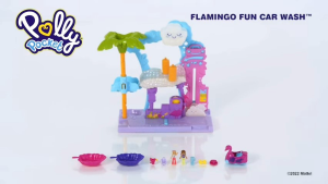 Polly Pocket Playset Pollyville Flamingo Fun Car Wash with 2 Micro Dolls Toy Car Water Play & Color-Change Accessories