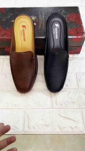 Giày sục nam da bò nguyên tấm..thiết kế thoáng mát..đế cao su non mềm mạichống trơn trượt.bảo hành một năm