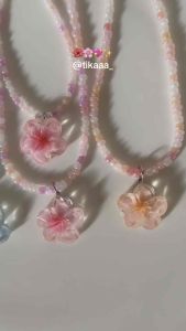 [พร้อมส่งในไทย]🔥สร้อยไปทะเล สร้อยลูกปัดดอกชบา สร้อยดอกไม้ จี้ดอกไม้ y2k สร้อยจี้ดอกชบา ดอกลีลาวดี 🌺
