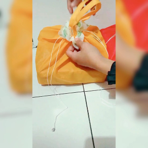 Tas Hajatan Serut Spunbond Tebal sedang ukuran 22 cm isi 12 pcs goodie bag tasyakuran souvenir