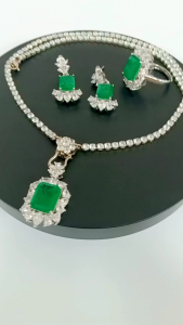 สร้อยคอแหวนต่างหู เนื้อหาคอแหวนทองคำขาว 22 สี ชุบทอง เพทายขาว พลอยมรกต พลอยเพทาย ถูกเพิ่มขึ้นในราคา การซื้อที่ถูกต้อง