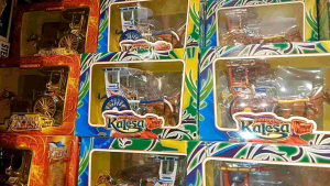LILY ( RANDOM )New Philippine Kalesa Die-cast Metal Horse Drawn Carriages