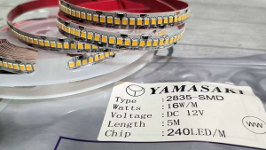 Ledstrip YAMASAKI LED STRIP DC 12V 2835 240LED IP33 5M WARM WHITE 3000K ( KEKUNINGAN ) 240 LED / METER HARGA 1 ROLL 5 METER BAGUS BERKUALITAS LAMPU LED DEKORASI HIAS RUMAH APARTEMEN GEDUNG CAFE VILLA