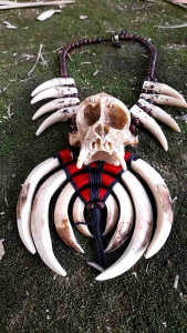 Kalung Dayak Tengkorak Kelapa Monyet Variasi Taring Kalung Etnik Pria