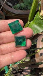 มรกต สีเขียว นาโน สังเคราะห์ รูป EMERALD ขนาด 10X14 มม 2 เม็ด เกรด สวยไฟดี SYNTHETIC NANO GREEN EMERALD