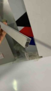 rell H etalase rell bingkai bawah kaca etalase panjang 1 meter Harga diatas per 1 Meter Gratis request ukuran mau berapa meter Harga tidak termasuk roda matexnya