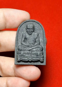 พsะหลวงปู่ทวด  ภปs. ปี 2547 เนื้อว่านดำ หลัง แผ่นภปs. (เนื้อโลหะผสม) พิมพ์เตารีด +พิมพ์พระรอด /1 คู่..รวม 2 องค์