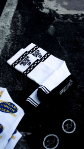 APPEARS SOCKS - NEVER GIVE UP - Kaos kaki motif