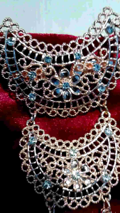 satu sett kebaya bludru kutu baru Anak ( kebaya dan rok plisket) FREE slendang