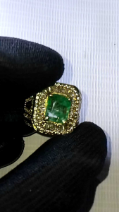 cincin dgn batu zamrud yg elegan