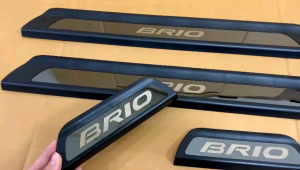 Sillplate Samping Desain Elegan untuk Mobil Brio 2012-2025