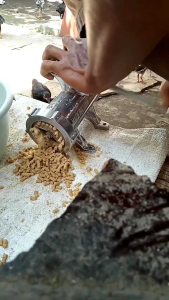 ALAT PEMBUAT PELET PENGGILING DAGING KACANGSEBAGUNA DLL.