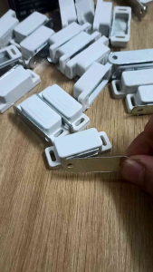 Combo 5 bộ nam châm hít cửa tủ dùng lắp các cánh cửa tủ nhựa tủ gỗ