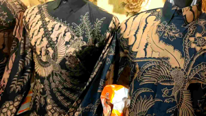 Kemeja Batik Bagus Pria Lengan Panjang Dobby Lasem Batik Navy Cokelat - navy cokelat S