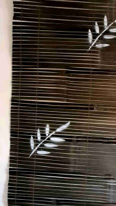 TIRAI BAMBU GULUNG PENUTUP TERAS MOTIF BUNGA