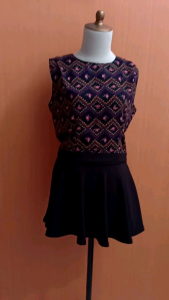 atasan crop top wanita hitam motif bunga JUS cewek M L blouse crop top kutung santai