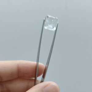 T640- TOPAZ TRẮNG THIÊN NHIÊN KHÔNG XỬ LÝ CÓ TẠP CHẤT NHẸ