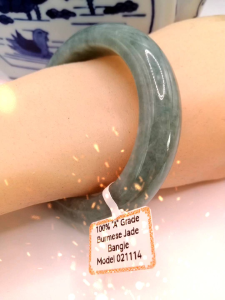 💘 "A" Grade Size "D54.5mm" Rich n Thick Body 9.6mm Burmese Jade Bangle  💘Season Offer New Arrival  💘100％ Brand new "A" grade Burmese jade bangle good quality natural lake green pattern rich and thick body 9.6mm lustrous surface rare collectable item