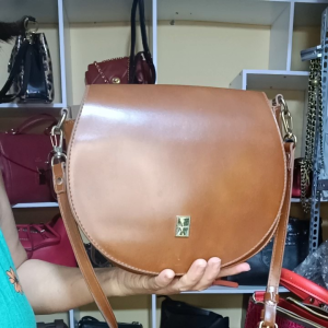 Túi si nữ đeo chéo thời trang phóng khoáng trẻ trung