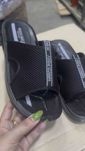 รองเท้าแตะ เบา พื้นพียู PU ข้างบน 7003 สีดำ 39-43 สม่ำเสมอ รูปลักษณ์ ใส่สบาย เท้า