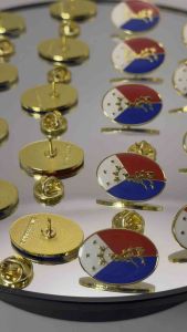 🇵🇭 Watawat ng Pilipinas Pin – Shiny Gold Plated Archipelago & Flag Colors | Clutch Lock (2.54 cm x 1.8 cm) 🇵🇭